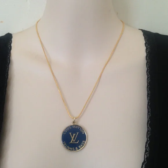 Louis Vuitton 3-way Handbag Charm-Key Chain Neck… - Picture 6 of 8